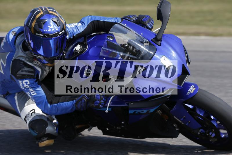 Archiv-2025/49 26.08.2025 Cornu Master School ADR/blau-bleu/0-2